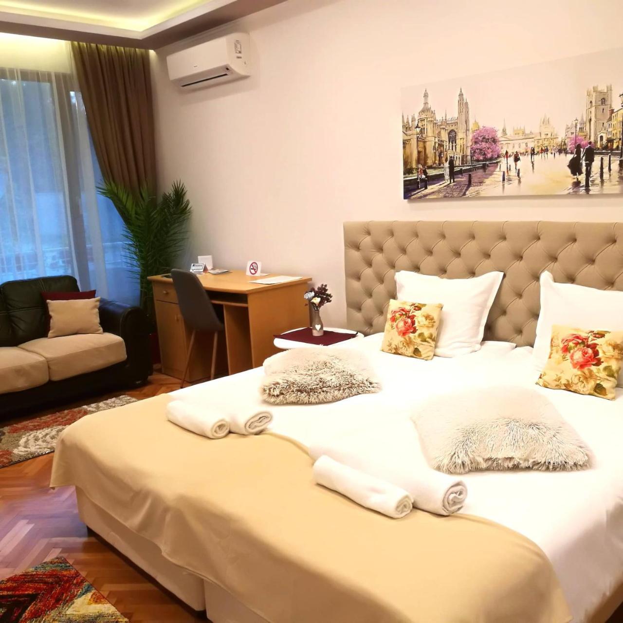 Central Varna Apartment - Lets4Holiday Exterior foto